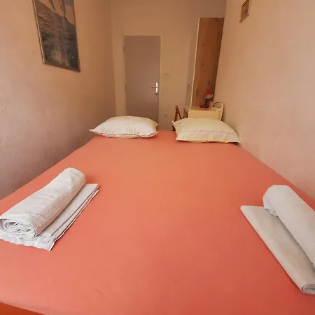 Apartment Vinka *
