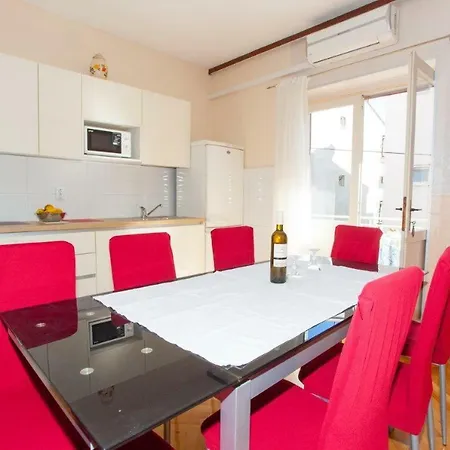 Apartment Vinka *